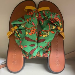 Beauty rare Tory Burch Scarf Sandal, Printed Satin Size  8
